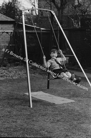 CASTLERIGG   MARTIN B  CHILDREN  JOHNNIE AND VALERIE SZULC ON SWING